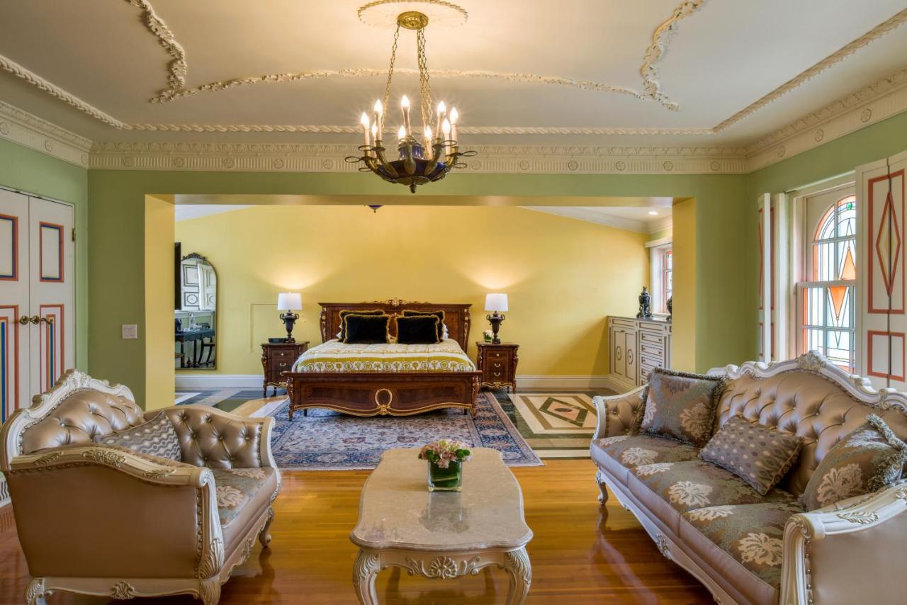 Roman Suite