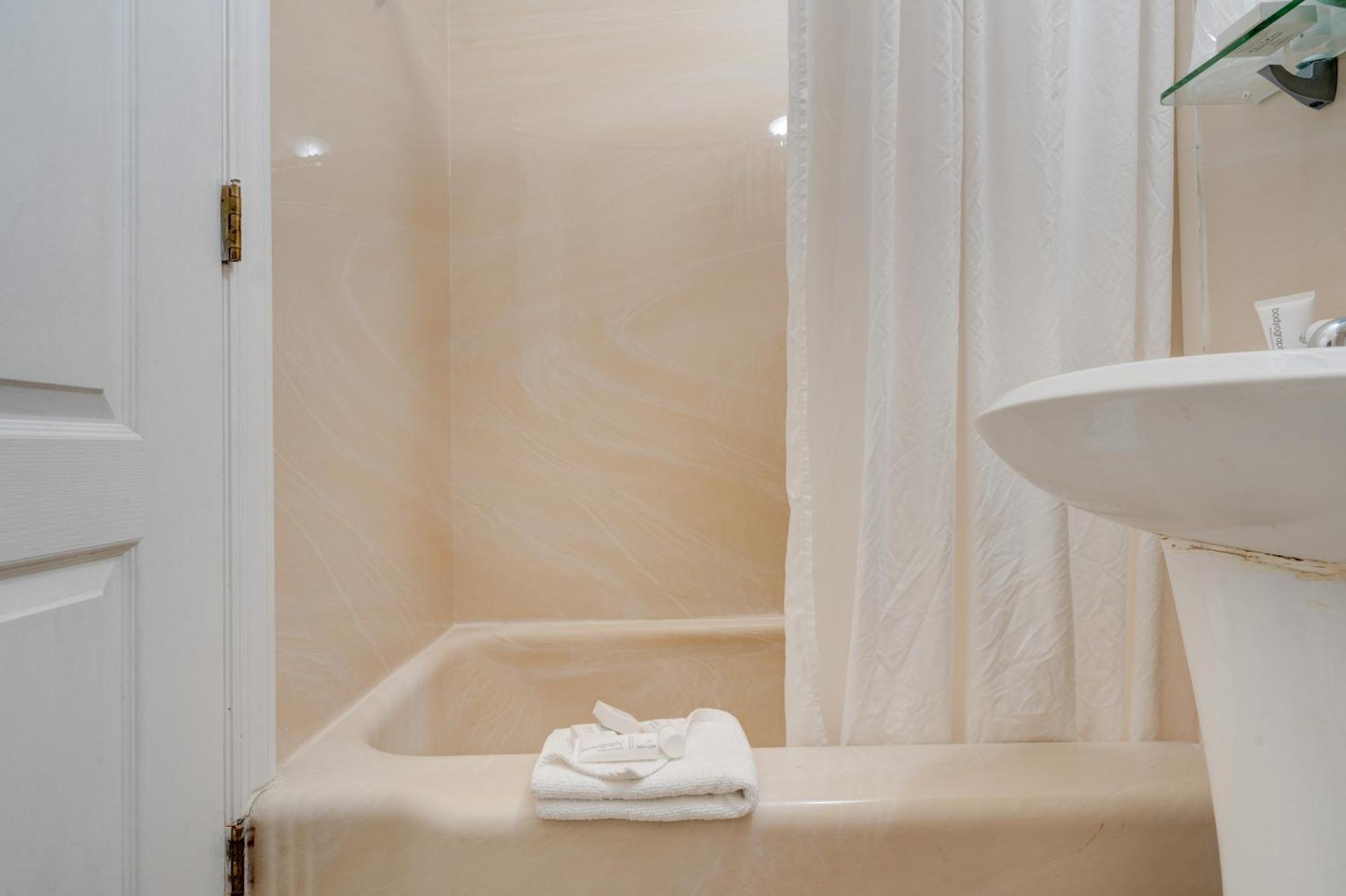Habitación Doble Estándar (2 adultos)