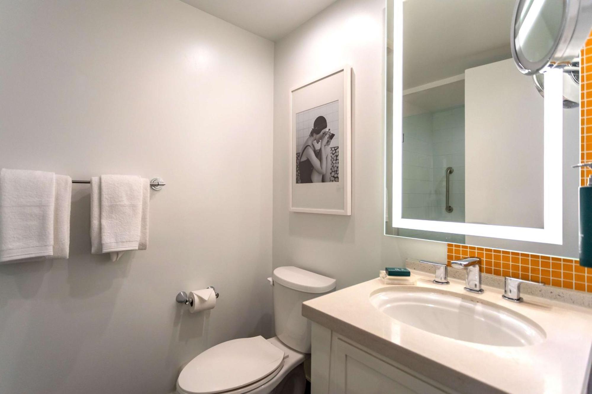 Habitación Doble Esquinera con vistas a la ciudad - Cama extragrande