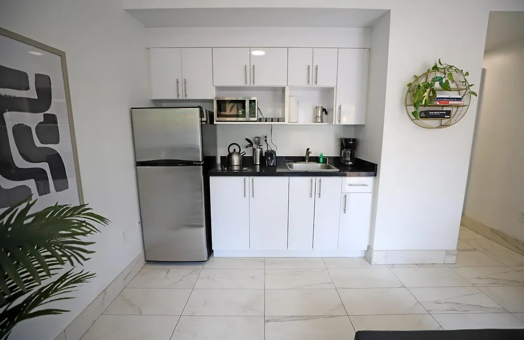 Family Pet Friendly Apartment 3 Minute Walk To Miami Beach-1