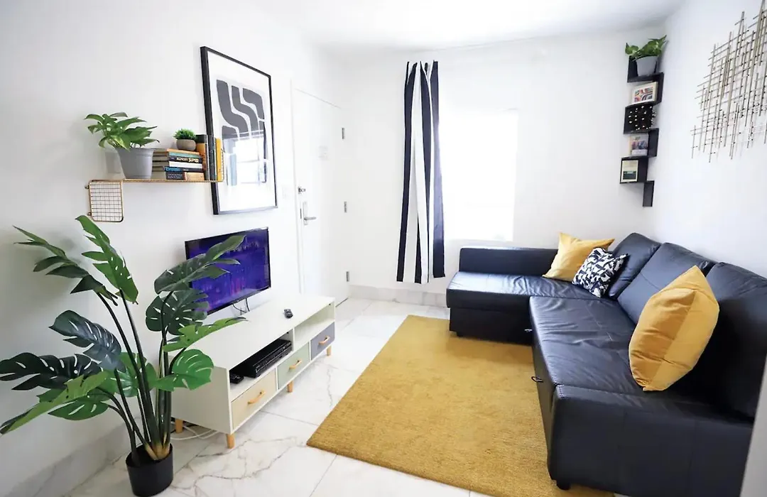 South Beach 2 Bedroom Family & Pet Friendly Apartment With Balcony & Free Parking-1