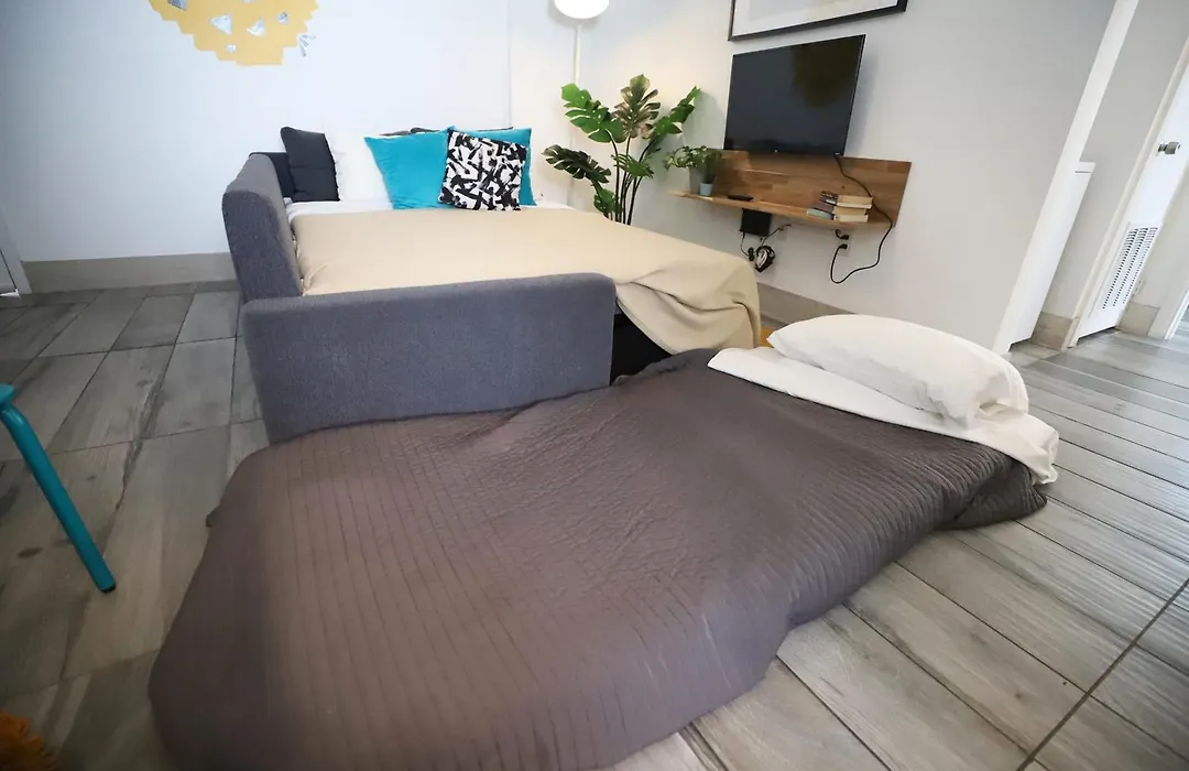 South Beach Steps To Ocean Drive Free Parking & Pet Friendly-1