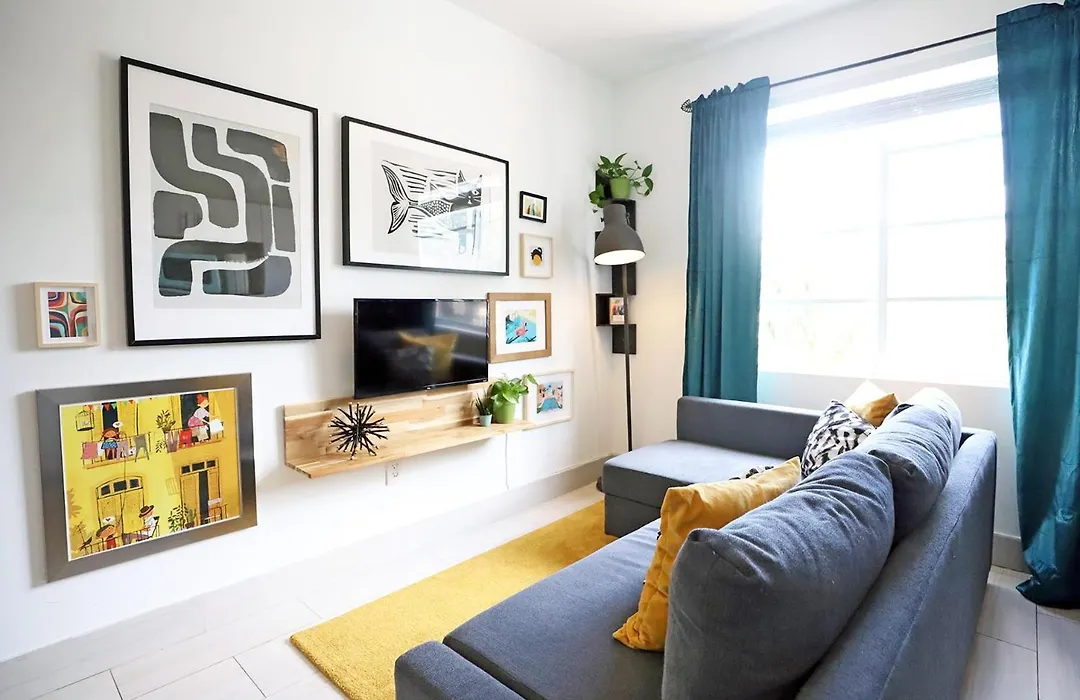 2 Bedroom Apartment 3 Minute Walk To South Beach & Ocean Drive-1