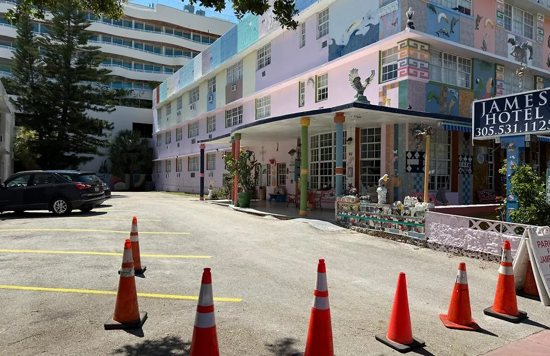 James Hotel-1