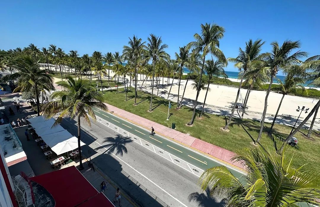 Ocean Drive Steps To Sea In South Beach With Free Parking-1