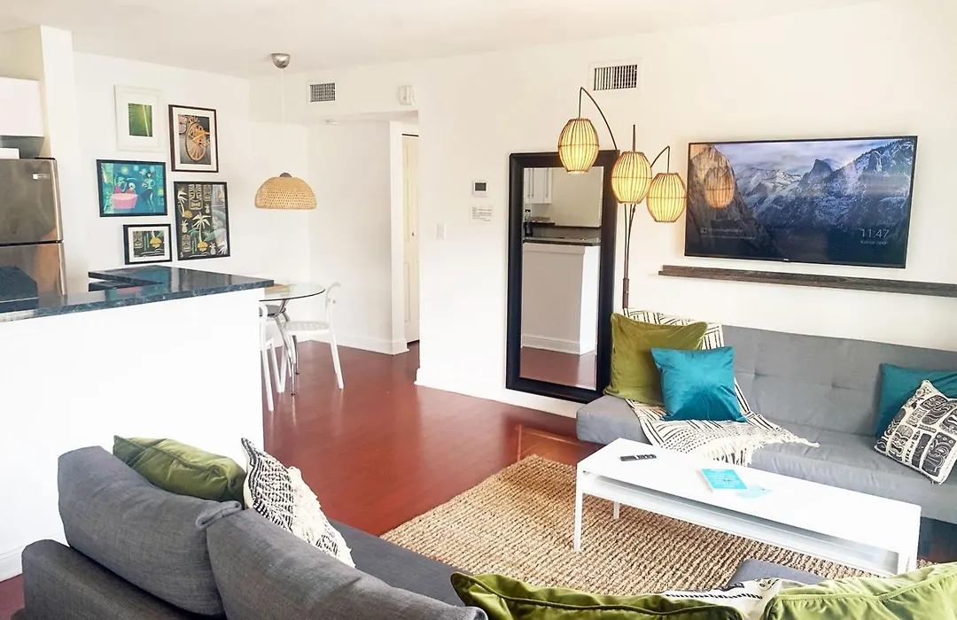 South Beach Walk To Sea Free Parking & Balcony Family & Pet Friendly-1