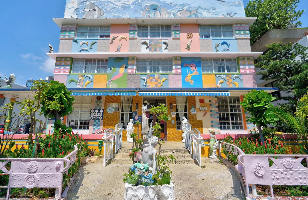 James Hotel-1