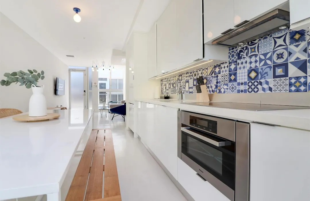 Roami At 250 Collins-1