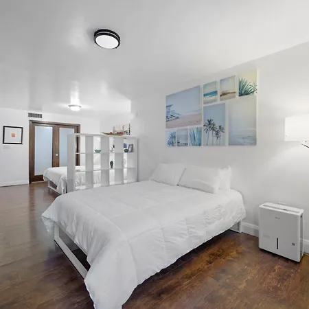 Ocean Drive Apartments With Rooftop Pool, South Beach, Miami-2