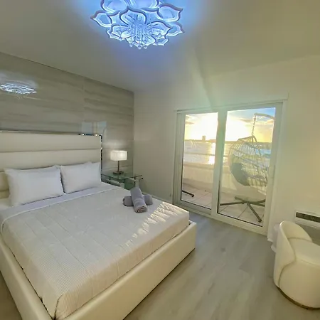 Panoramic Luxurious Waterfront One Bedroom Apartment With Miami Skyline View Free Parking 5Min Drive To Miami Beach-2