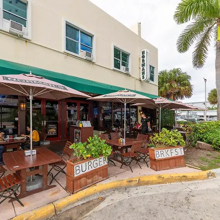 6768 Collins Miami Stays-2
