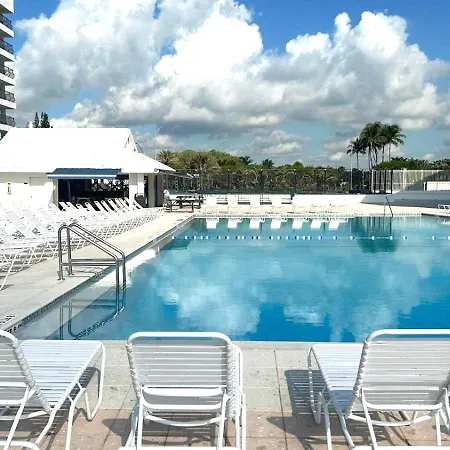 Beachfront Miami Beach Studio With Spectacular Ocean Views-3