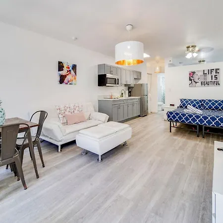 Beachfront 1 Bedroom With 2 Queen Beds On Ocean Drive-3