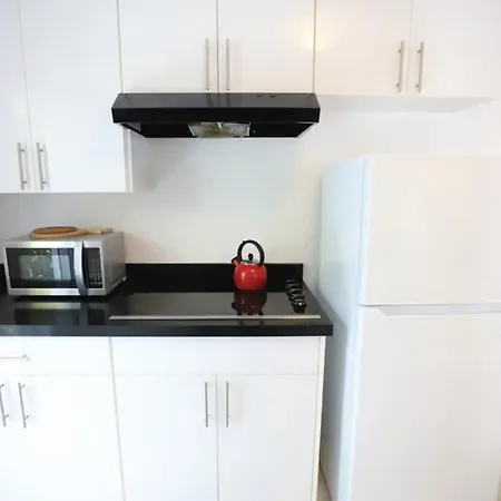 South Beach 2 Bedroom Family & Pet Friendly Apartment With Balcony & Free Parking-2
