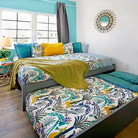 Miami Beach Apartment With Private Patio Family Friendly No Pet Fee-3