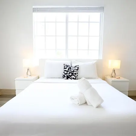South Beach 2 Bedroom 2 Bathroom Steps To Ocean Drive-2