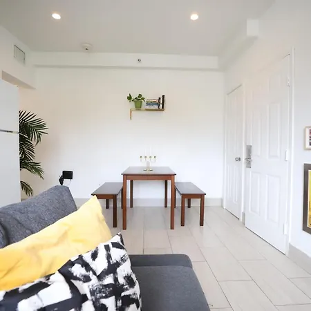 2 Bedroom Apartment 3 Minute Walk To South Beach & Ocean Drive-3