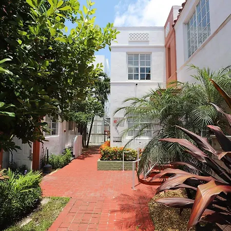 2 Bedroom Apartment 3 Minute Walk To South Beach & Ocean Drive-2