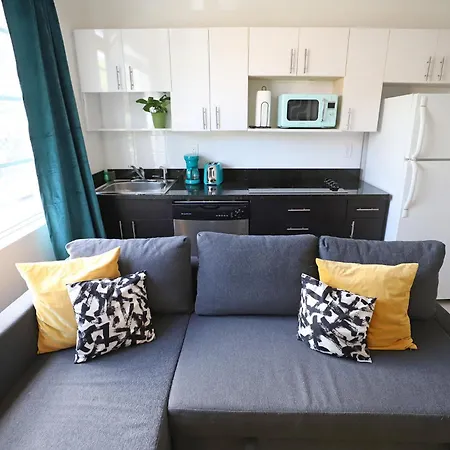 2 Bedroom Apartment 3 Minute Walk To South Beach & Ocean Drive-3