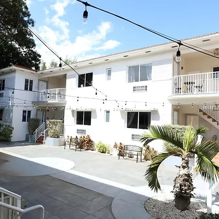 Family And Pet-Friendly Miami Beach Suite Beside Oceanside Park & Bark Beach-2