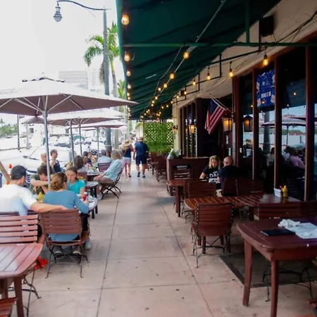 3 Minute Walk To Miami Beach Family And Pet Friendly Apartment-2