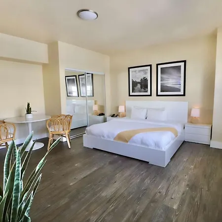 Art Deco Suite Steps From Beach In South Of Fifth-3