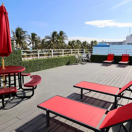 Ocean Drive Steps To Sea In South Beach With Free Parking-3