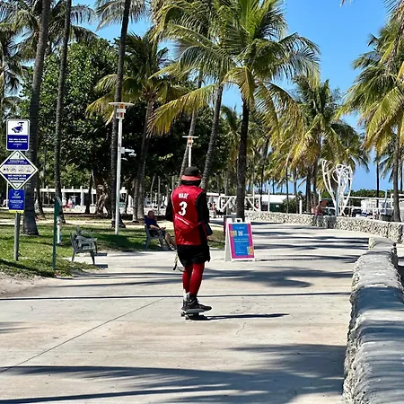 Ocean Drive Steps To Sea In South Beach With Free Parking-3