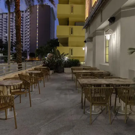 Hilton Garden Inn Miami South Beach-3