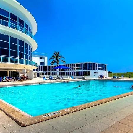 Castle 1733 Ocean View Studio With Direct Beach Access, Pool, Tennis & Free Parking-2