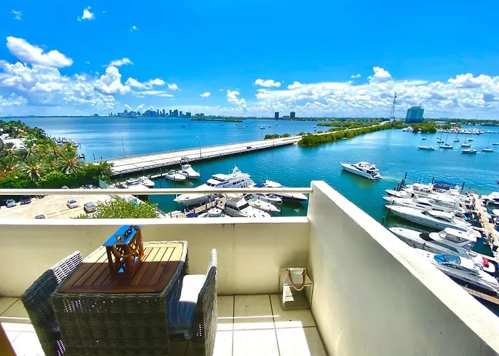 Premium Modern Waterfront Apartment With Miami Skyline View On The Bay 5 Mins Drive To Miami Beach With Free Parking, USA