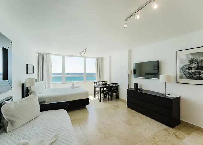 Beachfront Miami Beach Studio With Spectacular Ocean Views, Estados Unidos