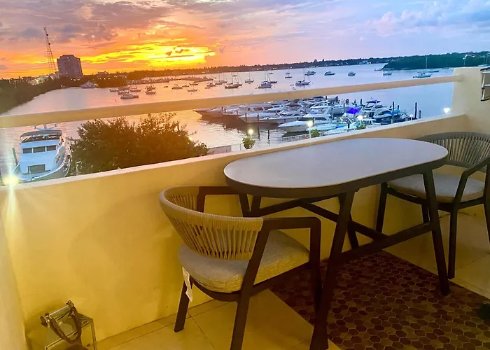 Modern Waterfront With Miami Skyline View, Free Parking 5 Mins Drive To