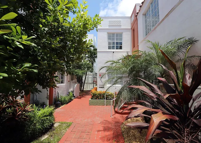 South Beach Steps To Ocean Drive Free Parking & Pet Friendly
