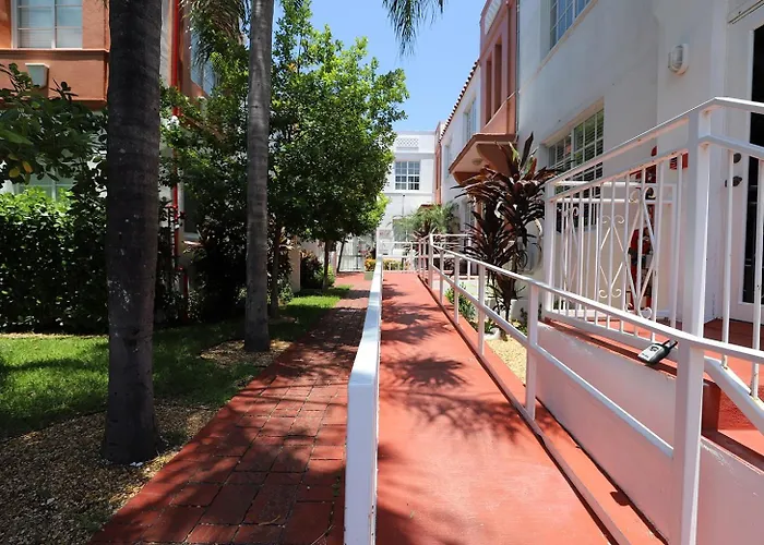 South Beach Steps To Ocean Drive Free Parking & Pet Friendly