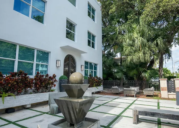 Renzzi On The Beach Miami Beach