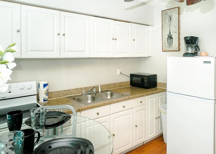 713 Miami Beach Apartments, USA