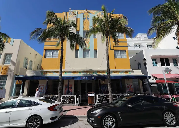 Art Deco Suite Steps From Beach In South Of Fifth