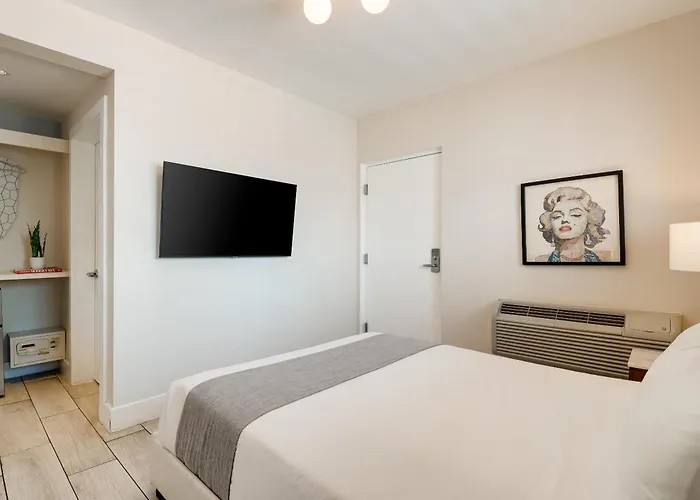 Waterside Hotel And Suites